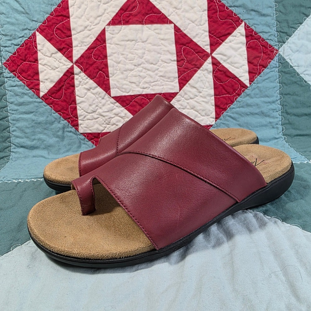 Trotters Regina Leather Toe Loop Slides Women 9W Red Comfort Sandals